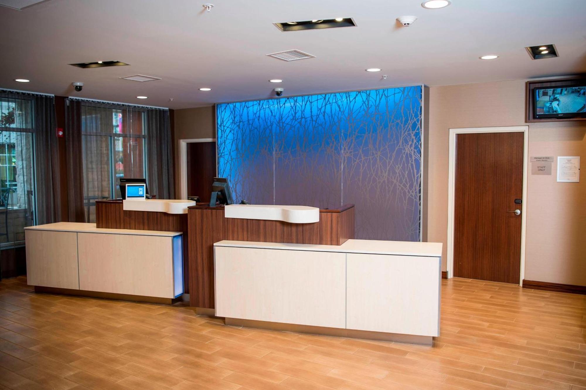 Fairfield Inn & Suites By Marriott Cincinnati Uptown/University Area Exterior foto